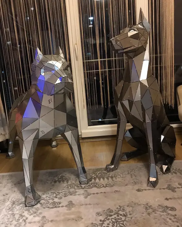 Roe Metal Dogs